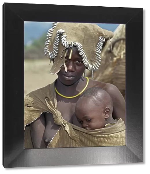 A Mursi mother and child