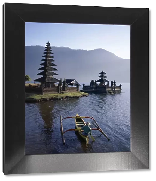 Lake Bratan  /  Pura Ulun Danu Bratan Temple & Boatman, Bali, Indonesia