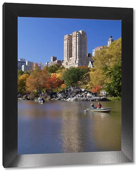 USA, New York City, Manhattan, Central Park, The Lake in autumn