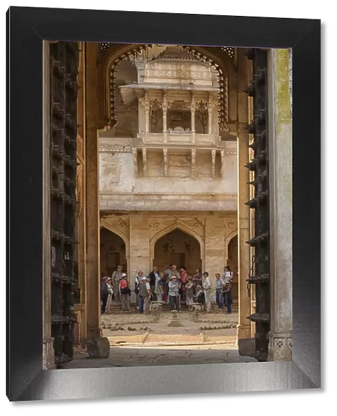 Visitors at the Bundi palace, City of Bundi, Rajasthan, India, Asia