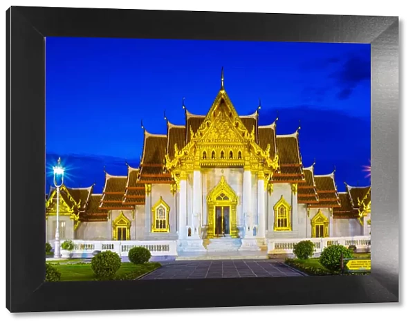 The Marble Temple (Wat Benchamabophit Dusitvanaram) at night, Bangkok, Thailand