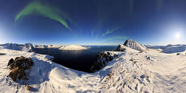 360 panoramic image of northern ligth (aurora borealis) from the summit of mount