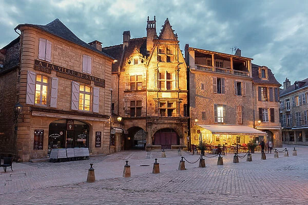 France, Nouvelle-Aquitaine, Dordogne, Perigord noir, Sarlat-la-Caneda, the Hotel de La Boetie (16th century mansion) illuminated