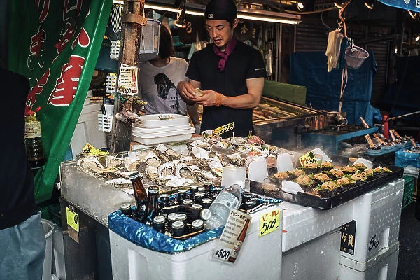 Fresh shellfish at Tsukiji fish market, Tokyo, Japan