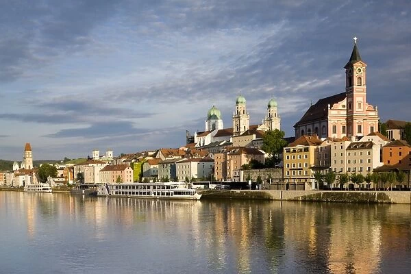 Germany, Bayern  /  Bavaria, Passau, Danube River, St