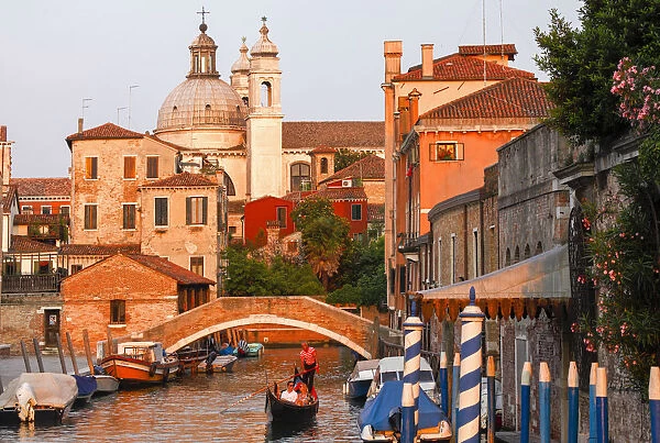 Gondola on the Rio Ognissanti, Chiesa di Santa Maria del Rosario, Venecia, Veneto, Italy