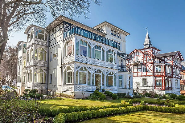 Historic white villas on the waterfront in Binz on the island of Ruegen, Mecklenburg-Western Pomerania, Baltic Sea, Northern Germany, Germany