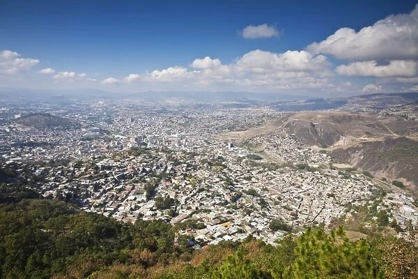 Honduras, Tegucigalpa, View of city from Park Naciones Unidas El Pichacho