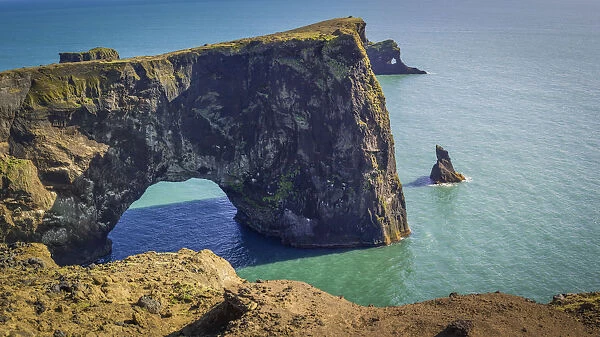 Iceland, Lundadrangur, natural arc rock and ocean