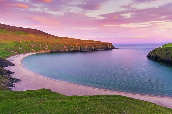 Ireland, Co. Donegal, Malin Beg (Malainn Bhig), Silver Strand at dusk