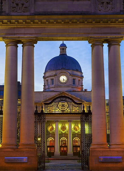 Ireland, Dublin, Irish parliament building at dusk (oireachtas)
