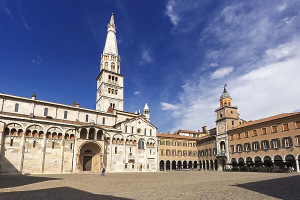 Italy, Italia, Emilia-Romagna, Modena district. Modena. Piazza Grande, the Cathedral