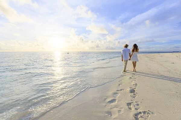 Maldives, South Ari Atoll, Thudufushi Island, Diamonds Thudufushi Resort, couple