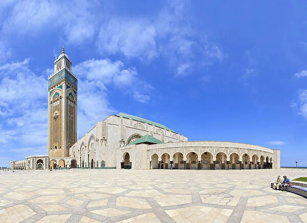 Morocco, Al-Magreb, Hassan II Mosque in Casablanca, the largest mosque in Morocco