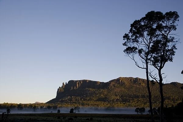 Mount Oakleigh seen from New Pelion Hut on the Overland Track