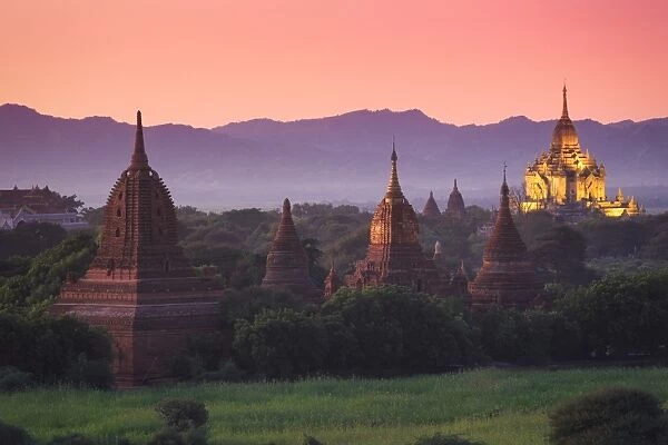 Myanmar (Burma), Temples of Bagan (Unesco world Heritage Site), Thatbynnyu Pagoda