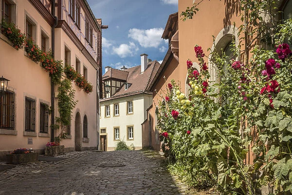 Narrow alley in the old town of Rothenburg ob der Tauber, Middle Franconia, Bavaria