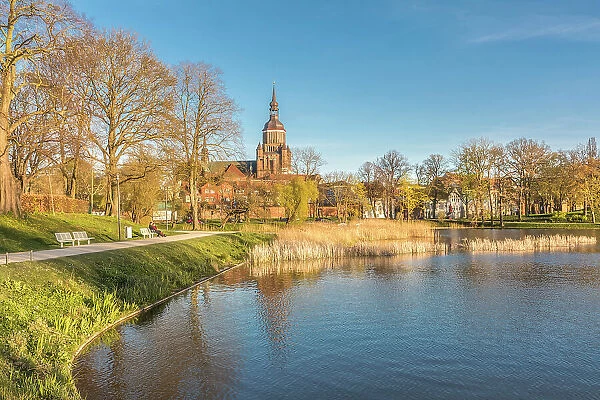 Pond Knieperteich and St. Marien church, Stralsund, Mecklenburg-West Pomerania, North Germany, Germany
