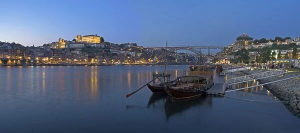Ponte de Dom Luis I & Port carrying Barcos, Porto, Portugal