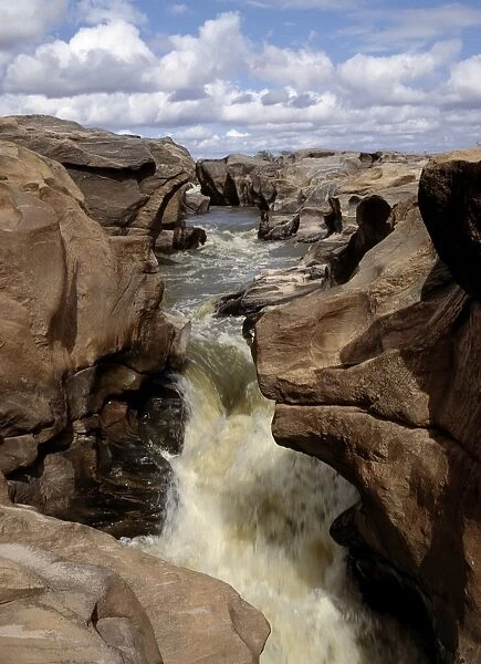 Rock sculpturing by the Galana River at Lugard Falls