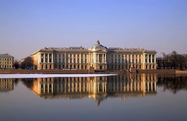 Russia, St. Petersburg; Along the Neva river embarkement, the St. Petersburg Art Academy with reflection in