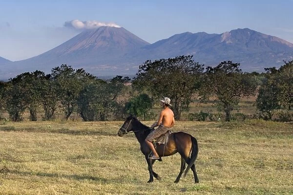 San Cristobal Volcano, nr
