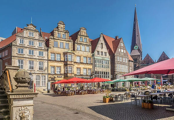 Street cafes and historic houses on the market square, Bremen, Germany