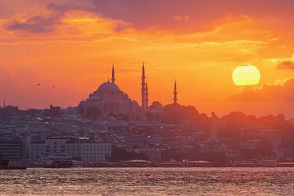 Suleymaniye Mosque and Istanbul skyline at sunset, UNESCO, Fatih District, Istanbul Province, Turkey