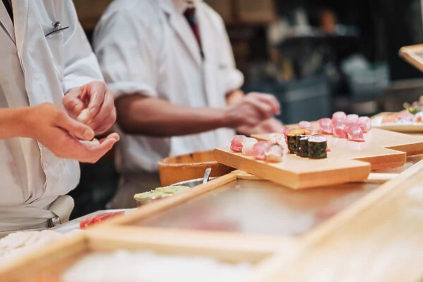Sushi chef preparing nigiri at Tsukiji fish market. Tokyo, Japan