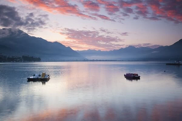 Switzerland, Ticino, Lake Maggiore, Locarno, lakefront, dawn