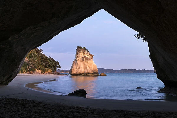 Te Hoho rock at Cathedral Cove. Hahei, Waikato region, North Island, New Zealand