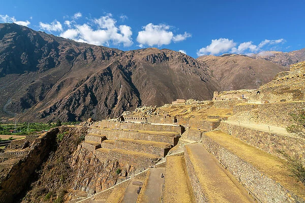 Terraces and ruins at archeological site of UNESCO, Ollantaytambo, Ollantaytambo District, Sacred Valley, Urubamba Province, Cusco Region, Peru