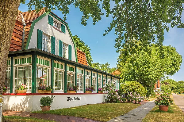 Traditional house in the village center of Spiekeroog, East Frisian Islands, East Frisia, Lower Saxony, Germany