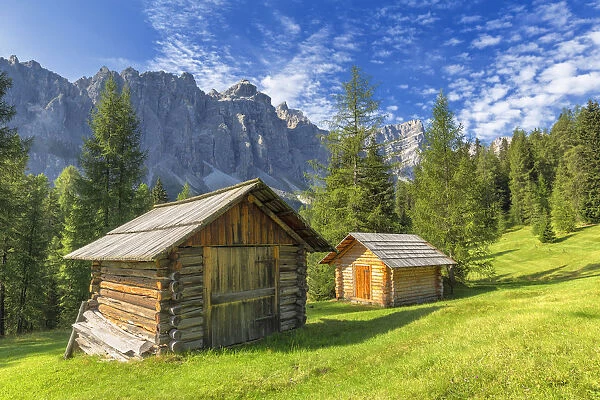 Traditional hut with Puez Group in the background. Longiaru, Badia Valley, South Tyrol, Dolomites, Italy, Europe