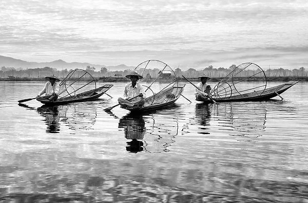 Traditional Intha fishermen, Inle Lake, Shan State, Burma  /  Myanmar