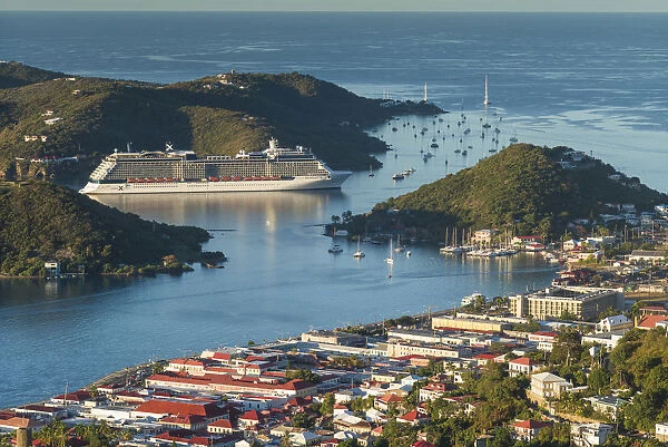 U. S. Virgin Islands, St. Thomas, Charlotte Amalie, elevated town view with cruiseship