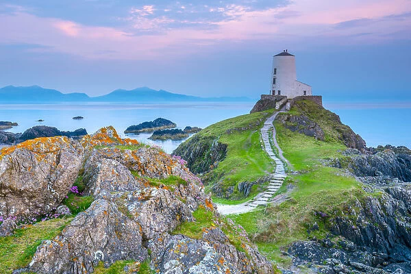 UK, Wales, Anglesey, Llanddwyn Island, Menai Strait, Twr Mawr lighthouse