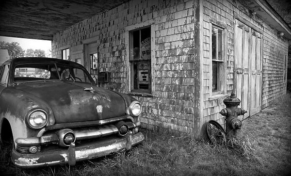 USA, Maine, Potter, Old Gas Station