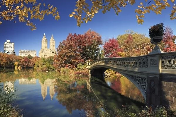 USA, New York City, Manhattan, Central Park, Bow Bridge