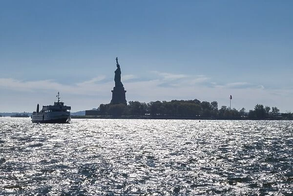 USA, New York, New York City, Lower Manhattan, The Statue of Liberty and Ellis Island