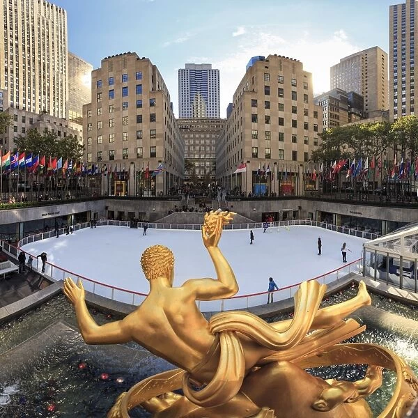 USA, New York, New York City, Manhattan, Rockefeller Center, Ice Rink