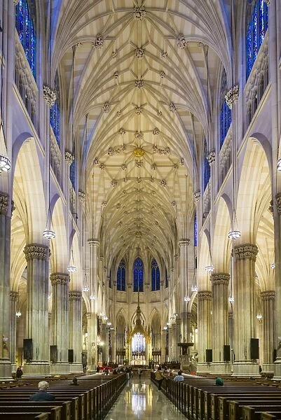 USA, New York, New York City, Mid-Town Manhattan, St. Patricks Cathedral, interior