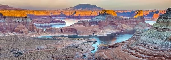 USA, Utah, Glen Canyon National Recreation Area, Lake Powell, Gunsight Bay at dusk
