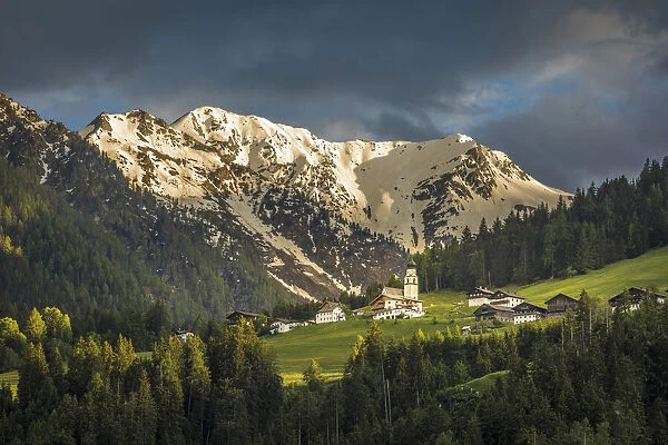 The village of Hollbruck above the Pustertal, East Tyrol, Tyrol, Austria