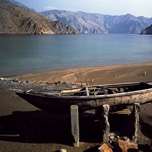 Boat under construction at Darwat Qabal