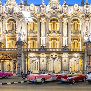 Classic cars parked in front of the Gran Teatro de La Habana