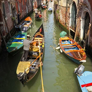 Gondola on the Rio Malgaga, Dorsoduro, Venice, Veneto, Italia, Europe