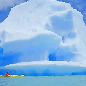 Kayaker near icebergs, Lago Gray (Lake Gray / Lake Grey), Torres del Paine National Park