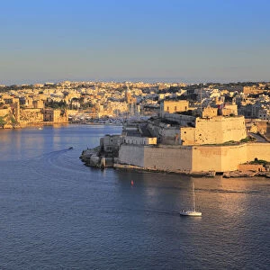 La Valletta, view from Upper Barracca gardens to Fort Saint Angelo, Malta