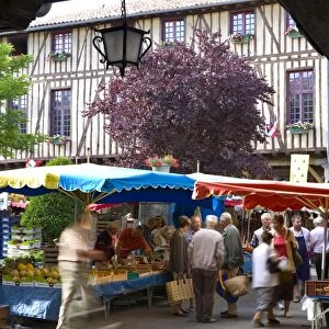Market Day, Mirepoix, Ariege, Midi-Pyrenees, France